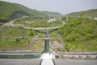 朝里ダム・ループ橋